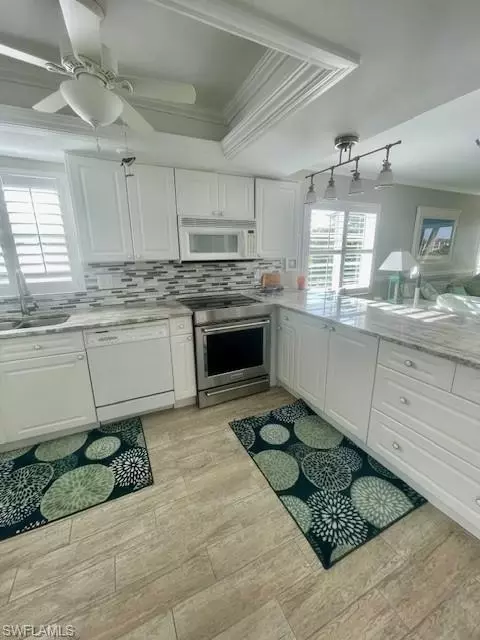 37 High Point Cir E #201, Naples, FL 34103 photo 7