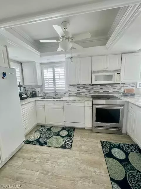 37 High Point Cir E #201, Naples, FL 34103 photo 8
