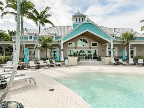 14522 Edgewater Cir, Naples, FL 34114