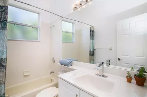 Bath - 853 Desoto Blvd S, Naples, FL 34117 photo 4 of 5