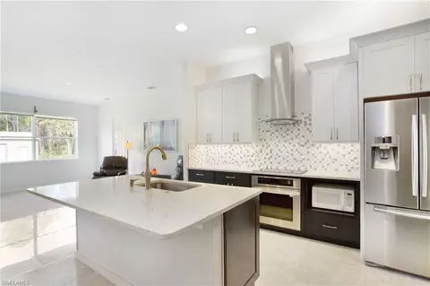 Kitchen - 853 Desoto Blvd S, Naples, FL 34117 photo 4 of 6