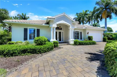 425 Rudder Rd, Naples, FL 34102