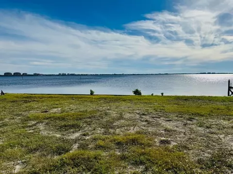 602 Coral Dr, Cape Coral, FL 33904