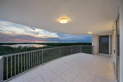 6849 Grenadier Blvd #901, Naples, FL 34108