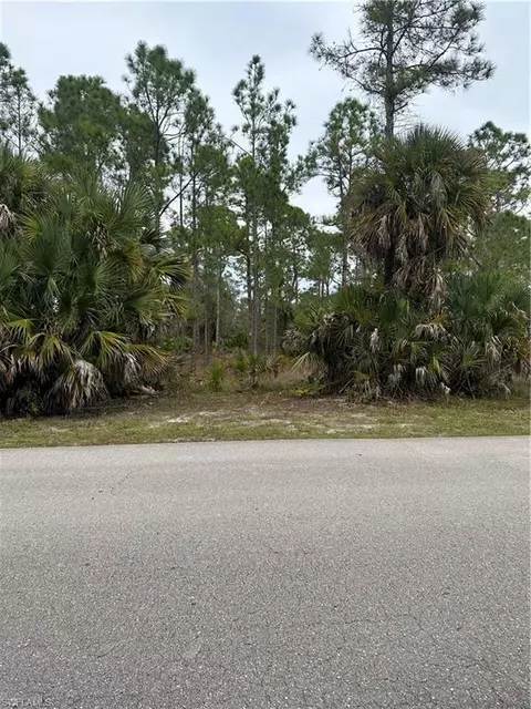 2805 E 7th St, Lehigh Acres, FL 33972