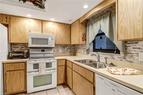 4967 Pepper Cir #E-204, Naples, FL 34113 photo 2
