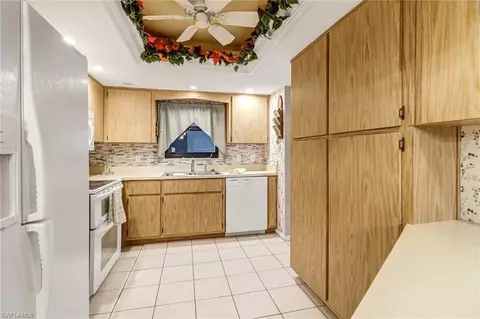 4967 Pepper Cir #E-204, Naples, FL 34113 photo 5