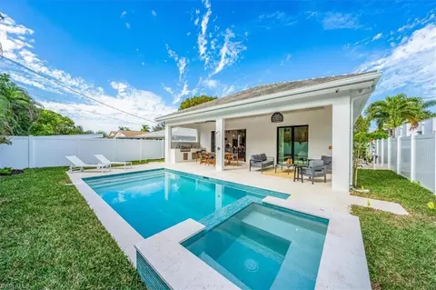 770 97th Ave N, Naples, FL 34108