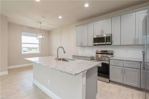 Kitchen - 107 Bethlehem Pl, Labelle, FL 33935 photo 4 of 5