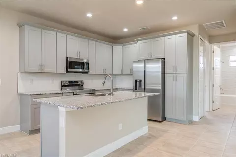 Kitchen - 107 Bethlehem Pl, Labelle, FL 33935 photo 2 of 5