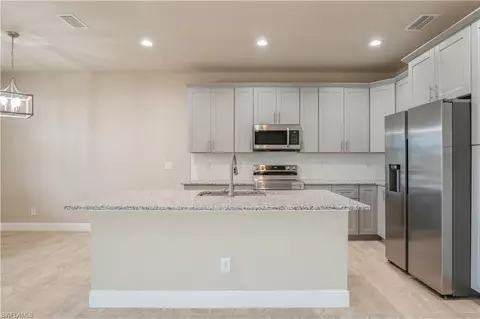 Kitchen - 107 Bethlehem Pl, Labelle, FL 33935 photo 3 of 5