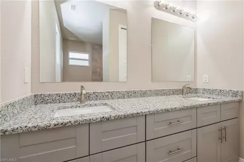 Bath - 107 Bethlehem Pl, Labelle, FL 33935 photo 2 of 3
