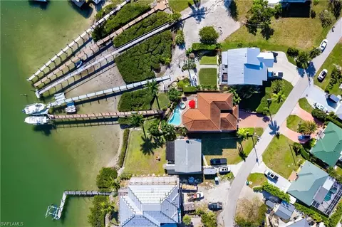 82 Dolphin Cir, Naples, FL 34113 photo 3