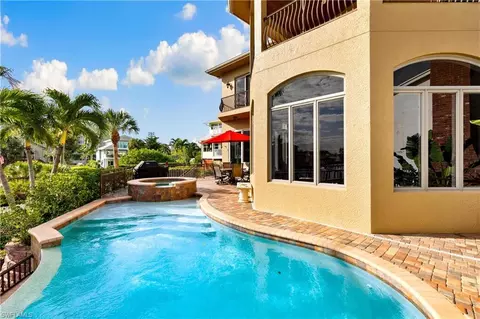 82 Dolphin Cir, Naples, FL 34113 photo 2