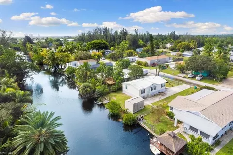 54 Moon Bay St, Naples, FL 34114