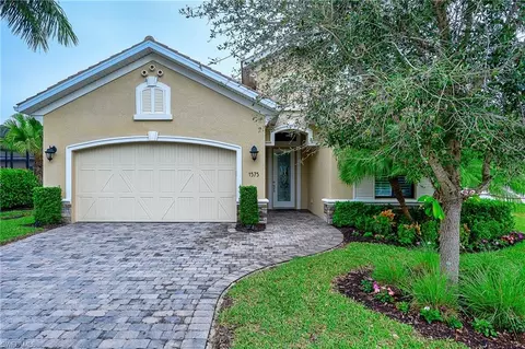 1575 Serrano Cir, Naples, FL 34105
