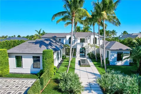 3675 Fort Charles Dr, Naples, FL 34102
