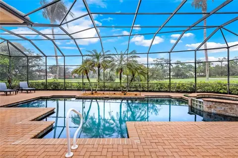 285 Charleston Ct, Naples, FL 34110