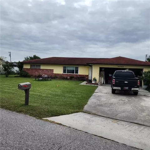 700 Willow Dr, Lehigh Acres, FL 33936
