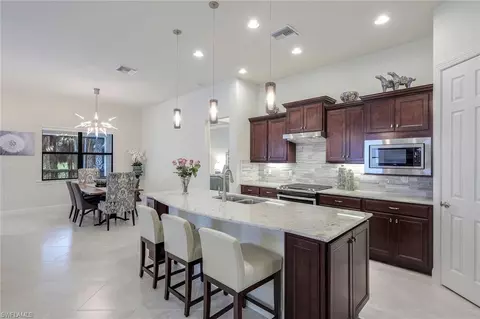 9402 Greyhawk Trl, Naples, FL 34120