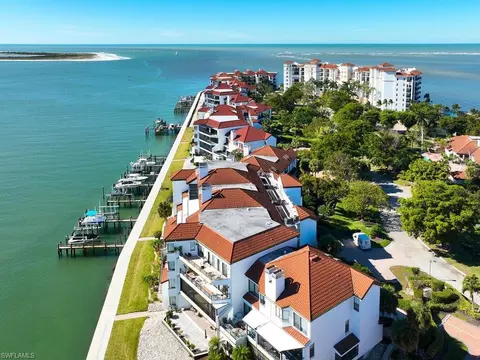 105 La Peninsula Blvd #105, Naples, FL 34113