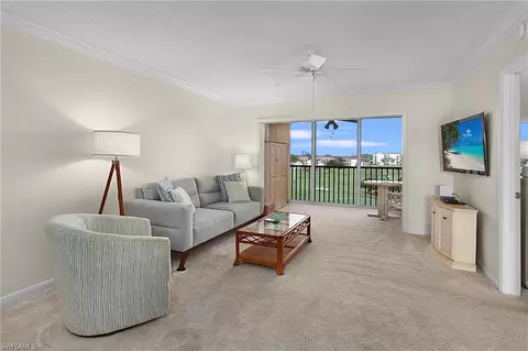 57 High Point Cir W #403, Naples, FL 34103
