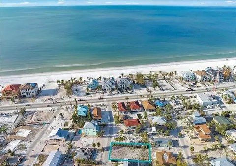 127 Washington Ave, Fort Myers Beach, FL 33931