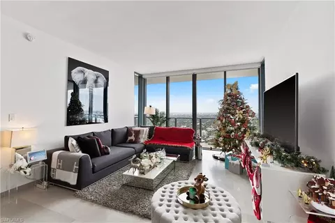 88 SW 7th St #3704, Miami, FL 33130