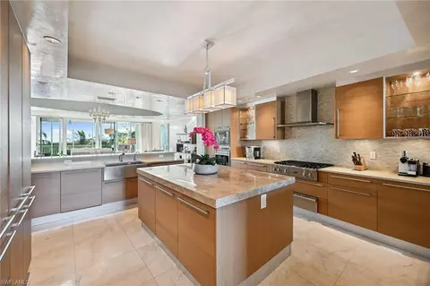 13675 Vanderbilt Dr #I-508, Naples, FL 34110