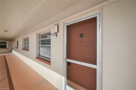 2590 1st St #203, Fort Myers, FL 33901