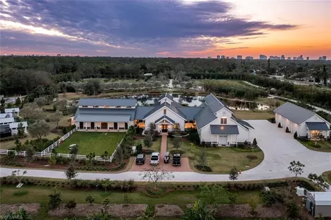 2725 Coach House Ln, Naples, FL 34105