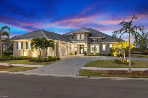 6255 Megans Bay Dr, Naples, FL 34113