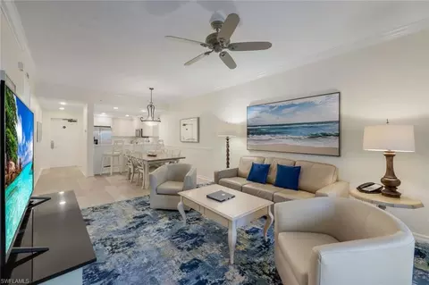 221 9th St S #213, Naples, FL 34102