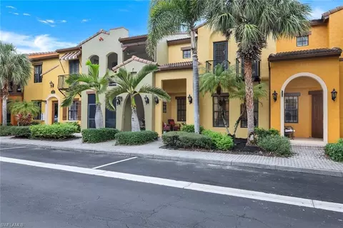 9077 Rialto St #61-2, Naples, FL 34113