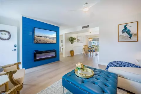 788 Park Shore Dr #E31, Naples, FL 34103