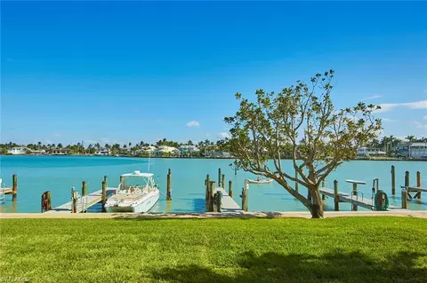 2600 Gulf Shore Blvd N #15, Naples, FL 34103