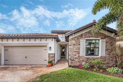 9317 Woodhurst Dr, Naples, FL 34120