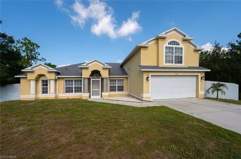 1421 Canton Ave, Lehigh Acres, FL 33972
