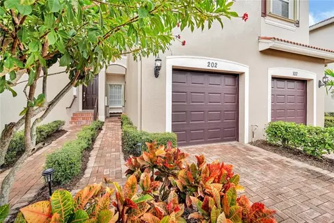 6533 Monterey Pt #202, Naples, FL 34105