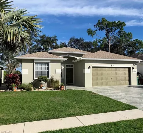204 Stanhope Cir, Naples, FL 34104