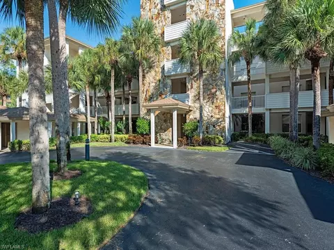 300 Wyndemere Way #C-402, Naples, FL 34105