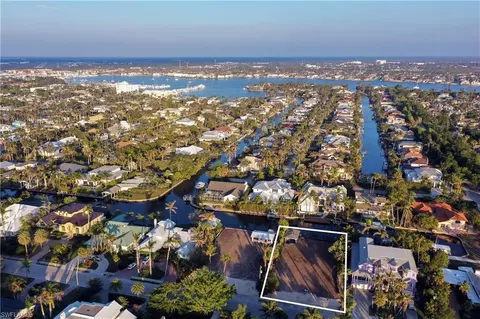 1725 3rd St S, Naples, FL 34102