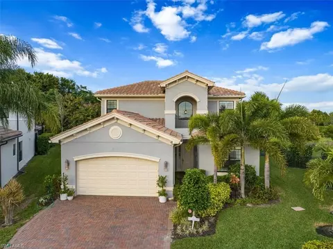 4672 Kensington Cir, Naples, FL 34119