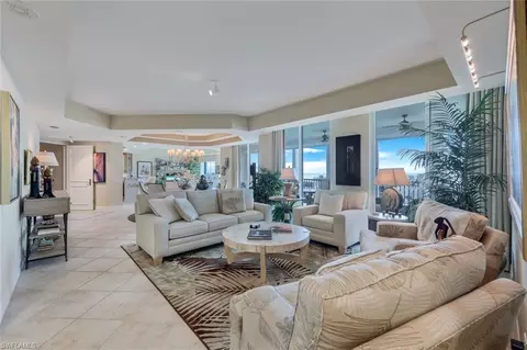 295 Grande Way #1202, Naples, FL 34110