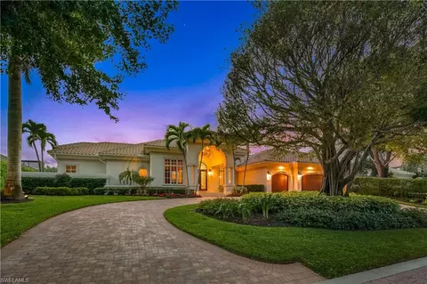 693 Jamestown Ln, Naples, FL 34108