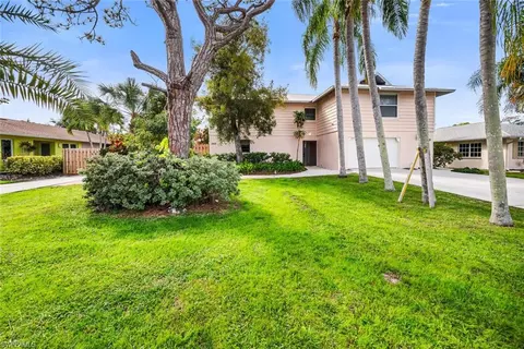658-662 95th Ave N, Naples, FL 34108