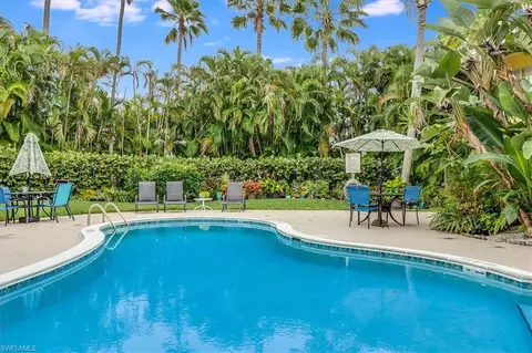 4290 Gulfstream Dr #4, Naples, FL 34112