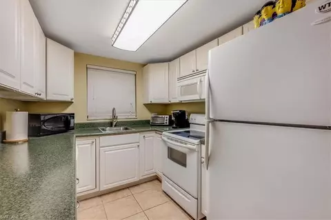 4290 Gulfstream Dr #4, Naples, FL 34112 photo 6