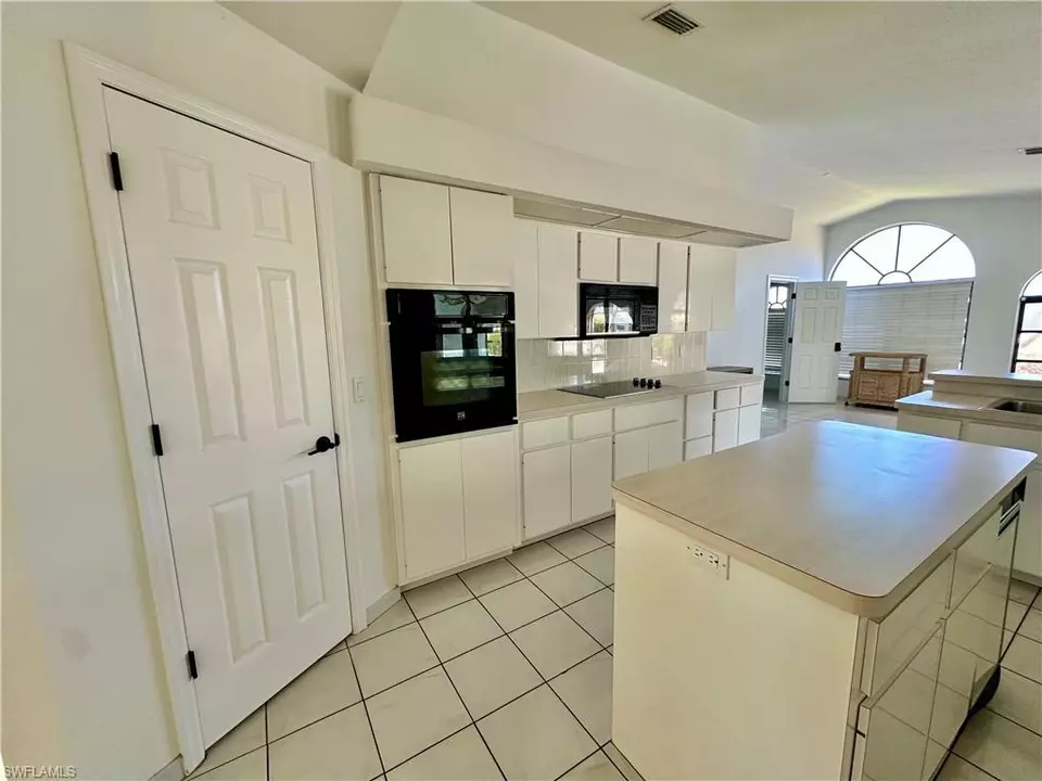  1922 SE 10th Pl, Cape Coral, FL 33990 photo 13
