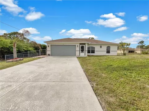 660 Dauphine Ave S, Lehigh Acres, FL 33974